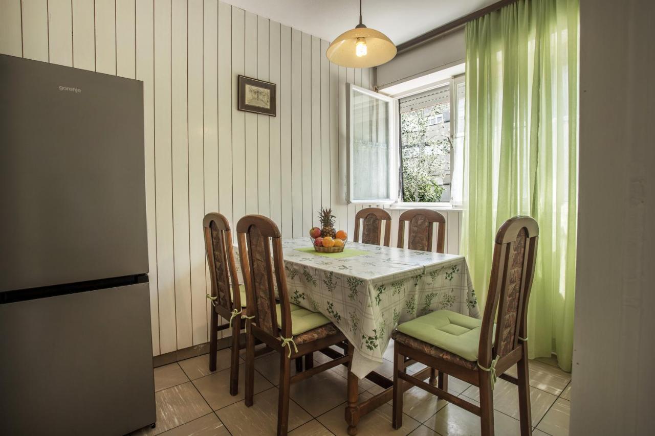 Jase Apartment Split