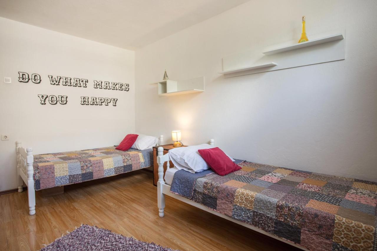 Jase Apartment Split